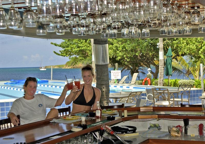 4-poolbar.jpg