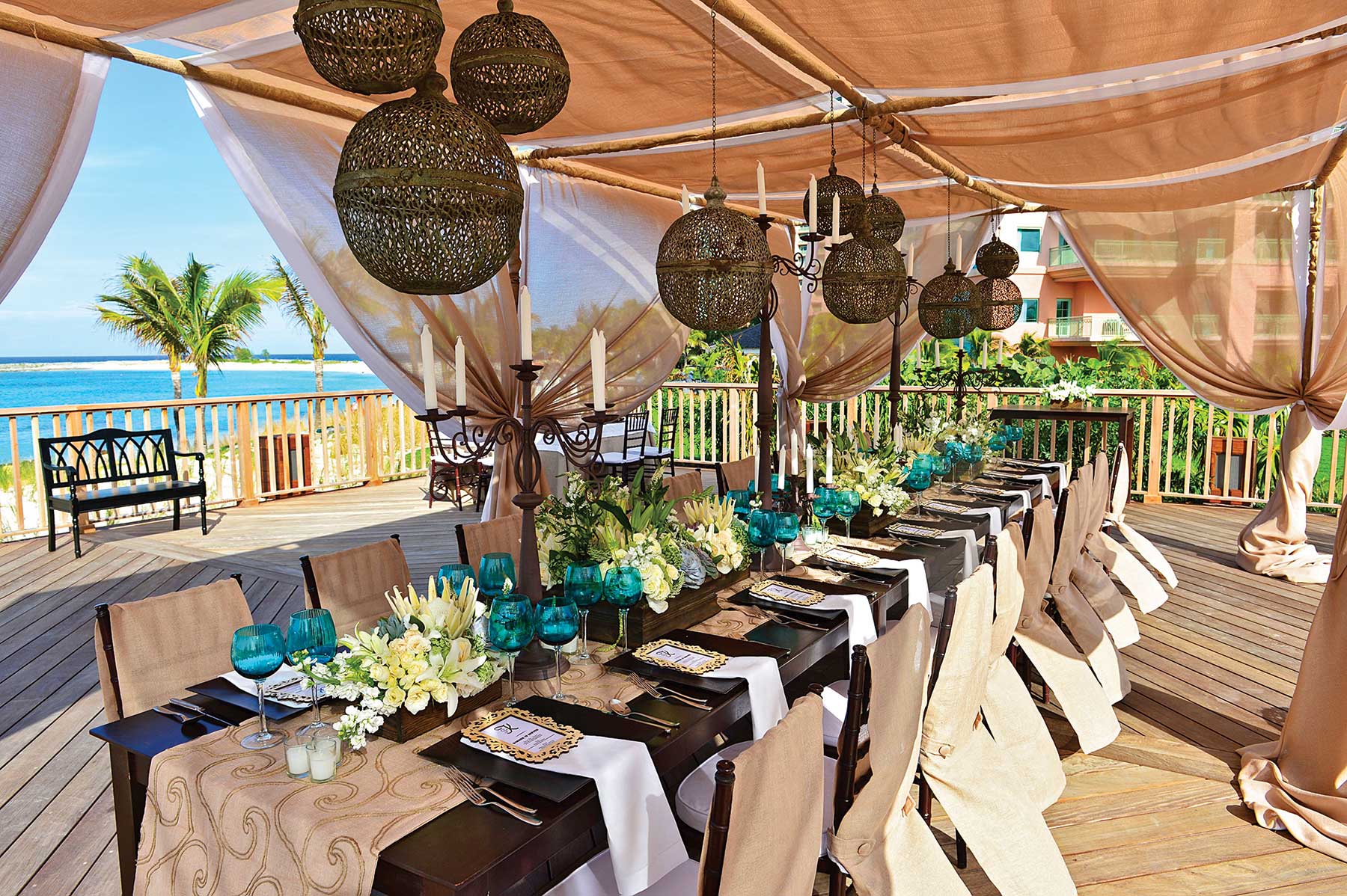 38 Wedding Venues You Have to See | Atlantis, Paradise Island, Bahamas