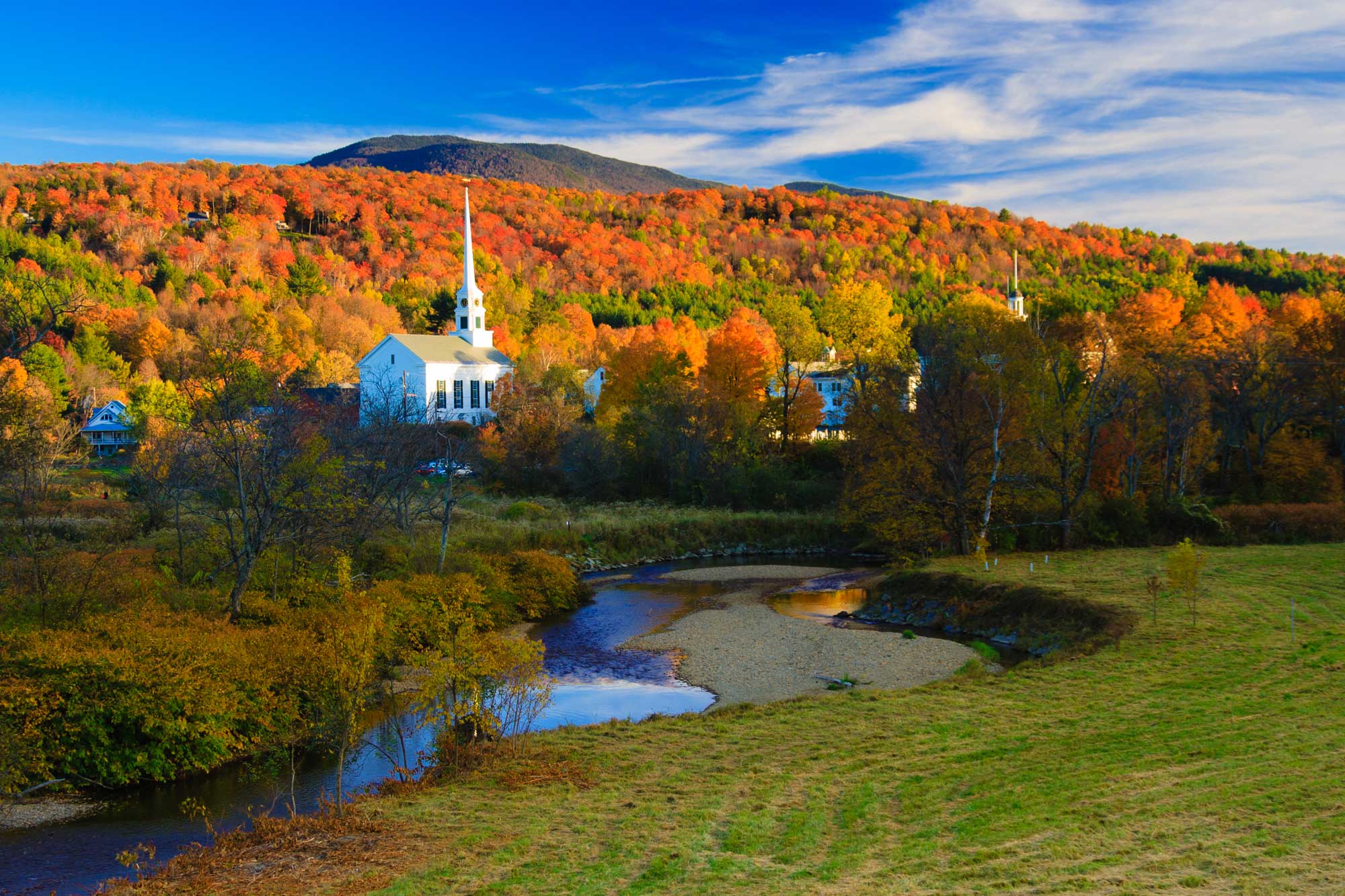 6 Perfect Fall Honeymoon Destinations | Where to get Married in Fall | Autumn Wedding Honeymoon Location Ideas | Vermont