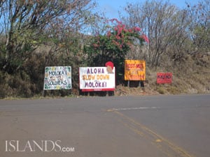 Molokai - Road Signs.jpg