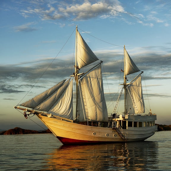 Exotic Travel: The Newest Luxury Cruise Ship: Alexa's Phinisi Boat Design