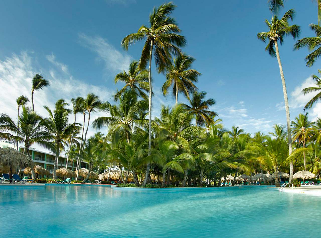 All-inclusive Family Vacations: Grand Palladium Bávaro pool