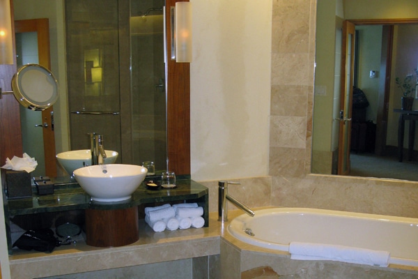 atlantis paradise island bahamas the cove bathroom