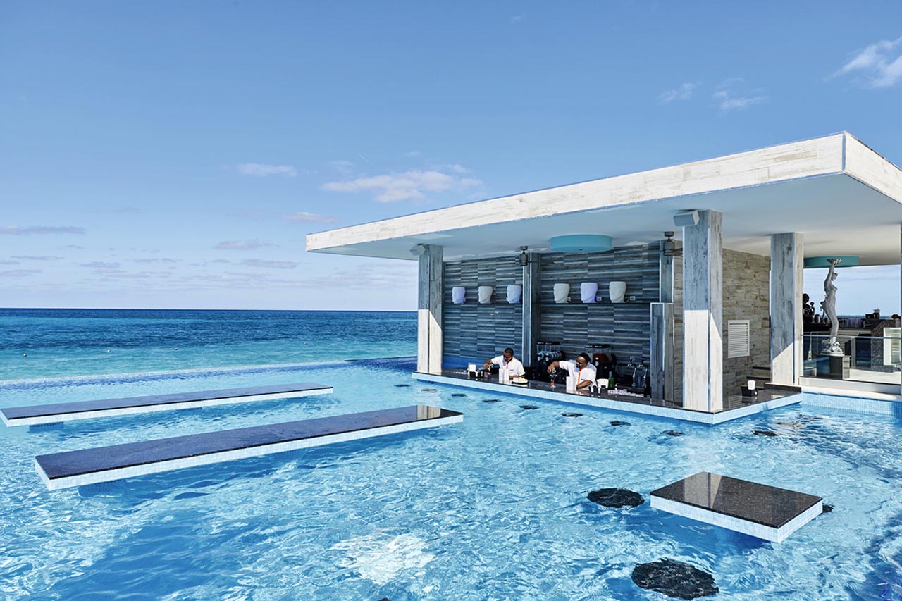 Bahamas All-Inclusive Resort | Riu Palace Paradise Island: The Soca Pool