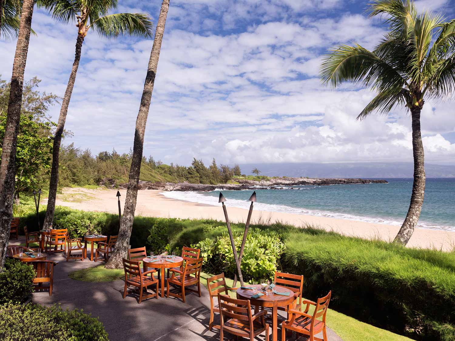 Beachfront dining at The Ritz-Carlton Kapalua