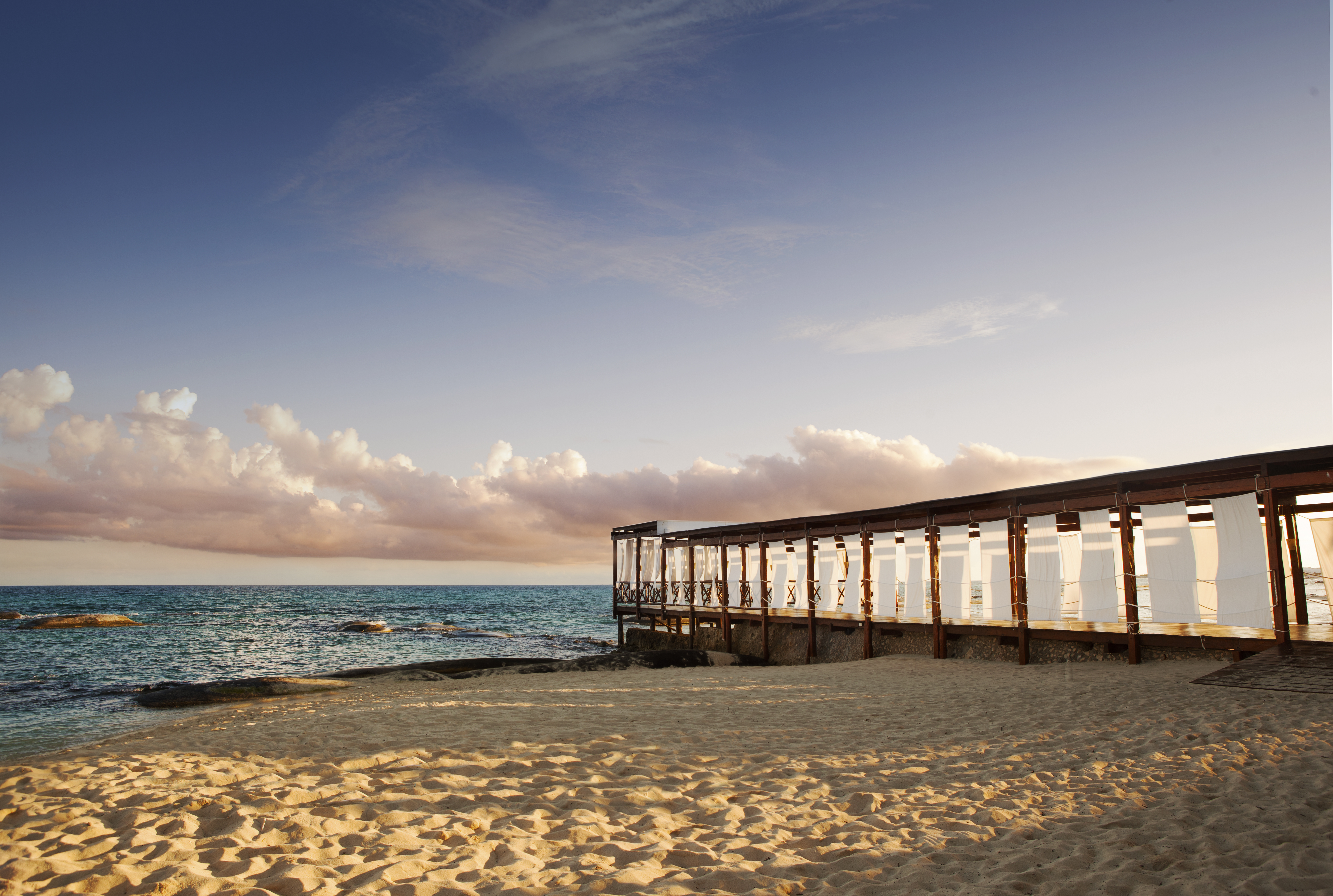 Best All-Inclusive Resorts for Romantic Getaways: El Dorado Royale