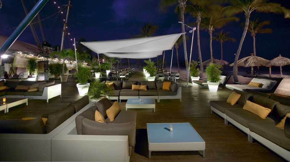 Aruba Bucuti & Tara Beach Resorts restaurant at night
