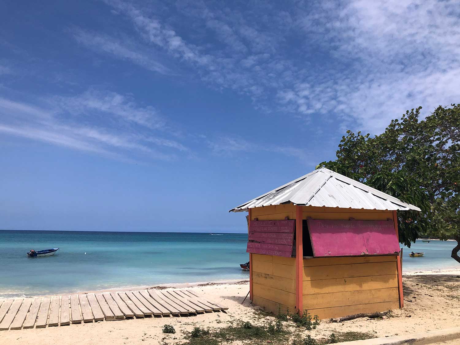 A small hut on the beach of the island Cayo Paraiso.