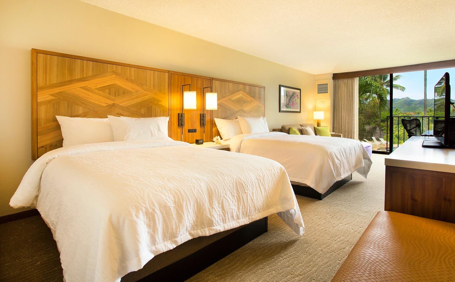 Cheap and Affordable Hotels in Kauai: Hilton Garden Inn Kauai Wailua Bay