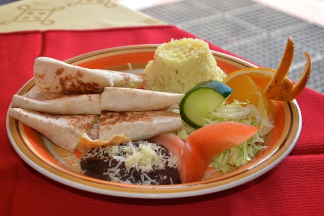 7-cozumel-for-families-costa-brava-restaurant