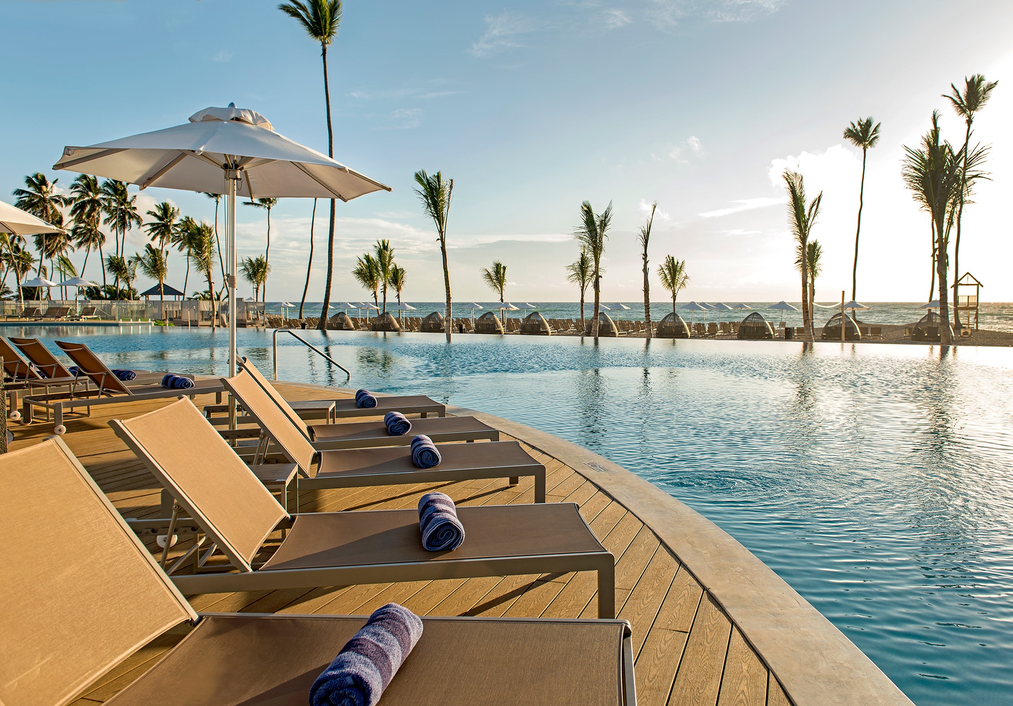 Family vacations at Nickelodeon Punta Cana: Infinity pool