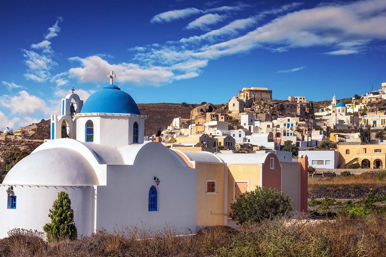 Greek Islands: Things to Do in Santorini: Explore Akrotiri village