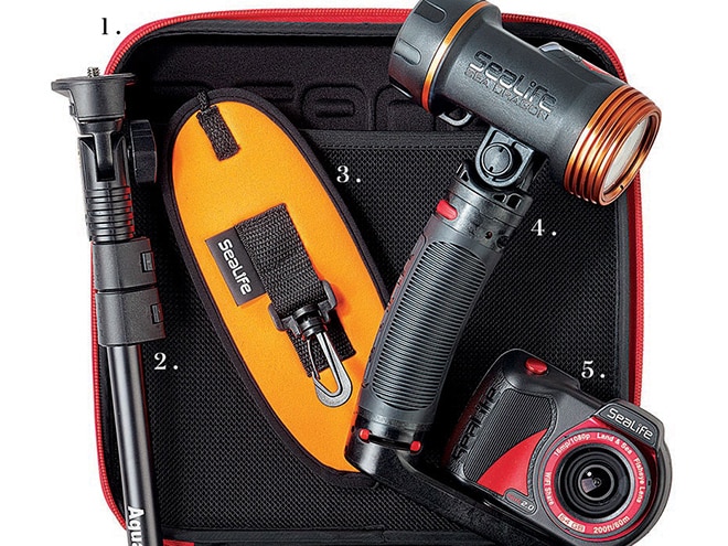 Underwater camera gear for scuba divers