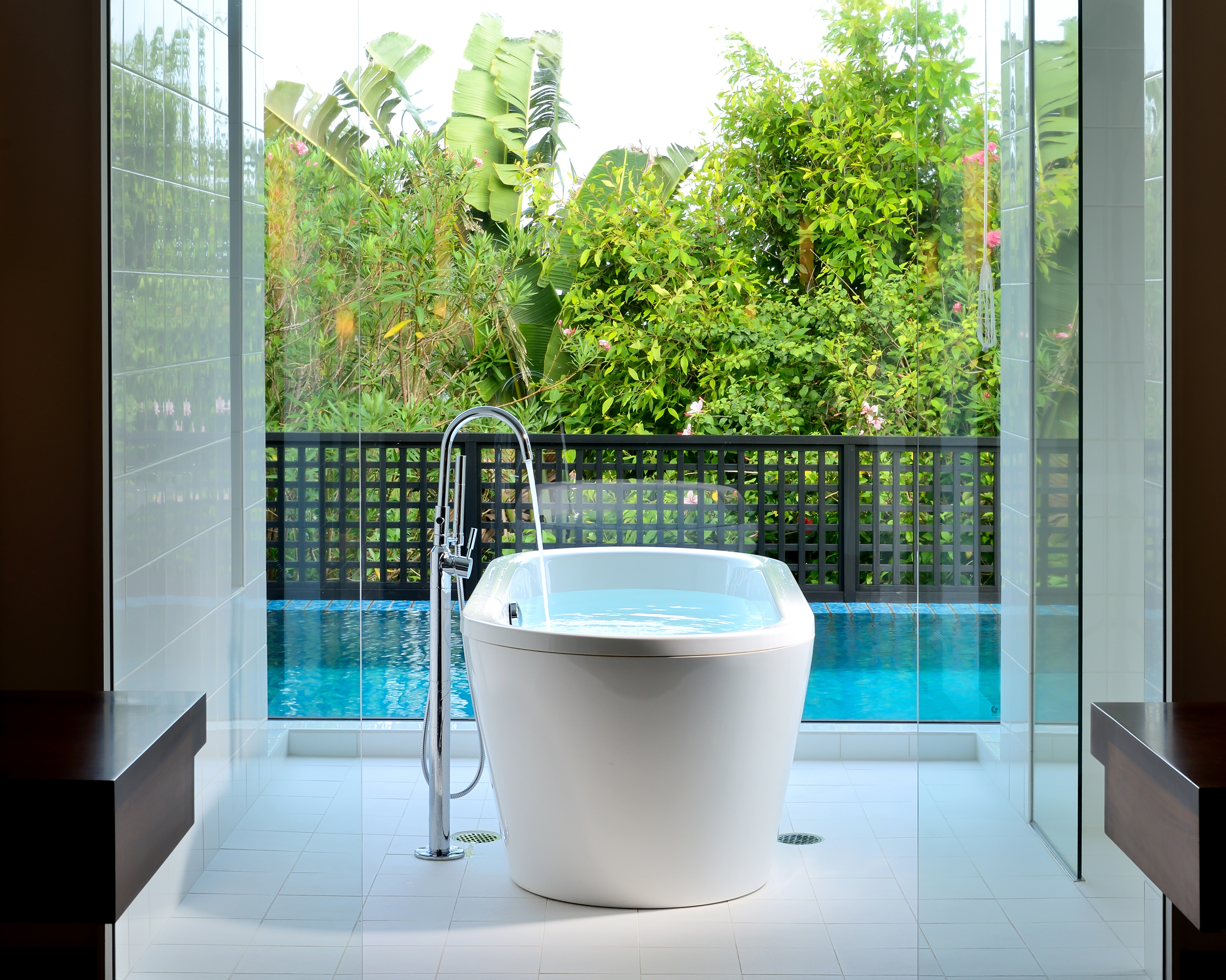 Best Bathrooms with a View | Shigira Bayside Suite Allamanda