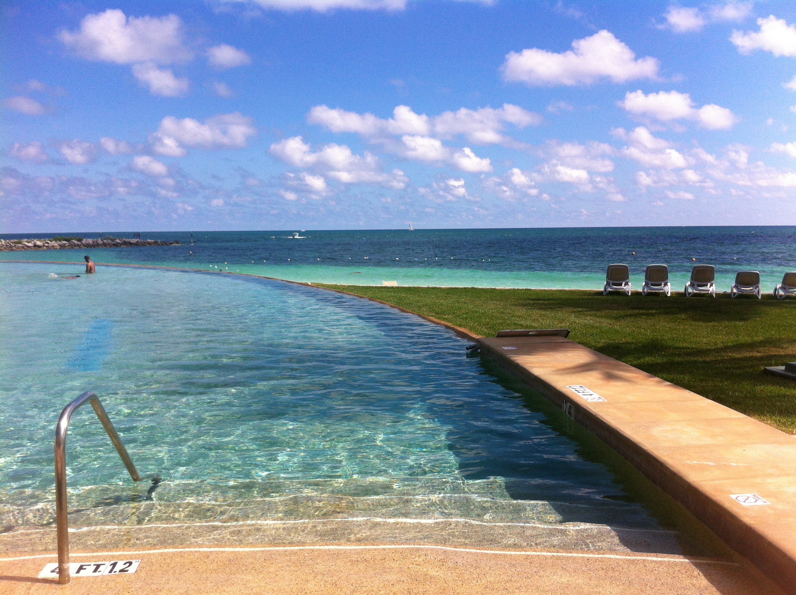 Where to Stay in Grand Bahama | Grand Lucayan Resort | Bahama Resorts & Hotels | Infinity Pool
