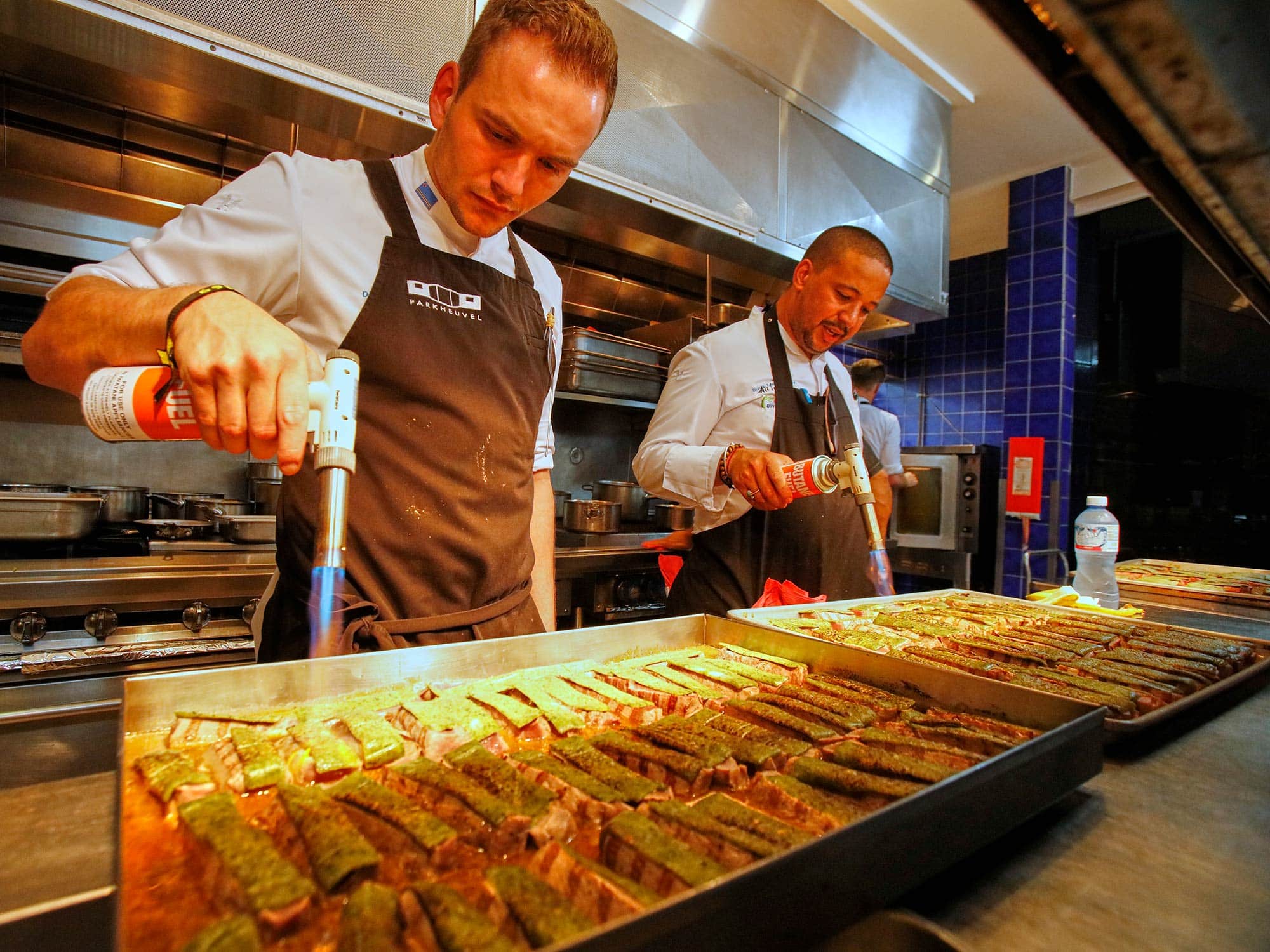 Juliën van Loo and François Geurds put the finishing touches on the main course.