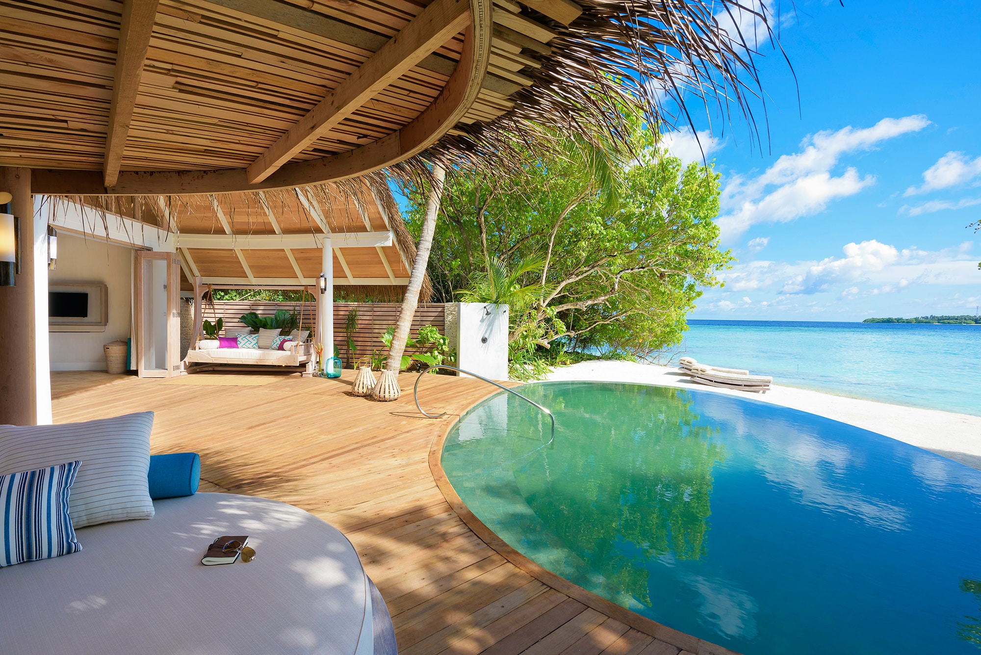 Maldives Resorts: Overwater Bungalows at Milaidhoo Island