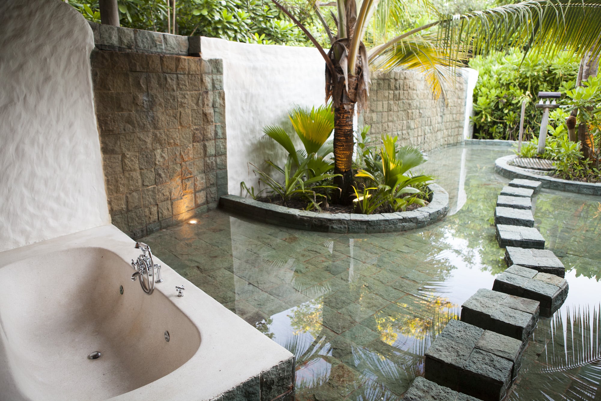 Maldives Islands: Soneva Fushi Hotel Bathroom