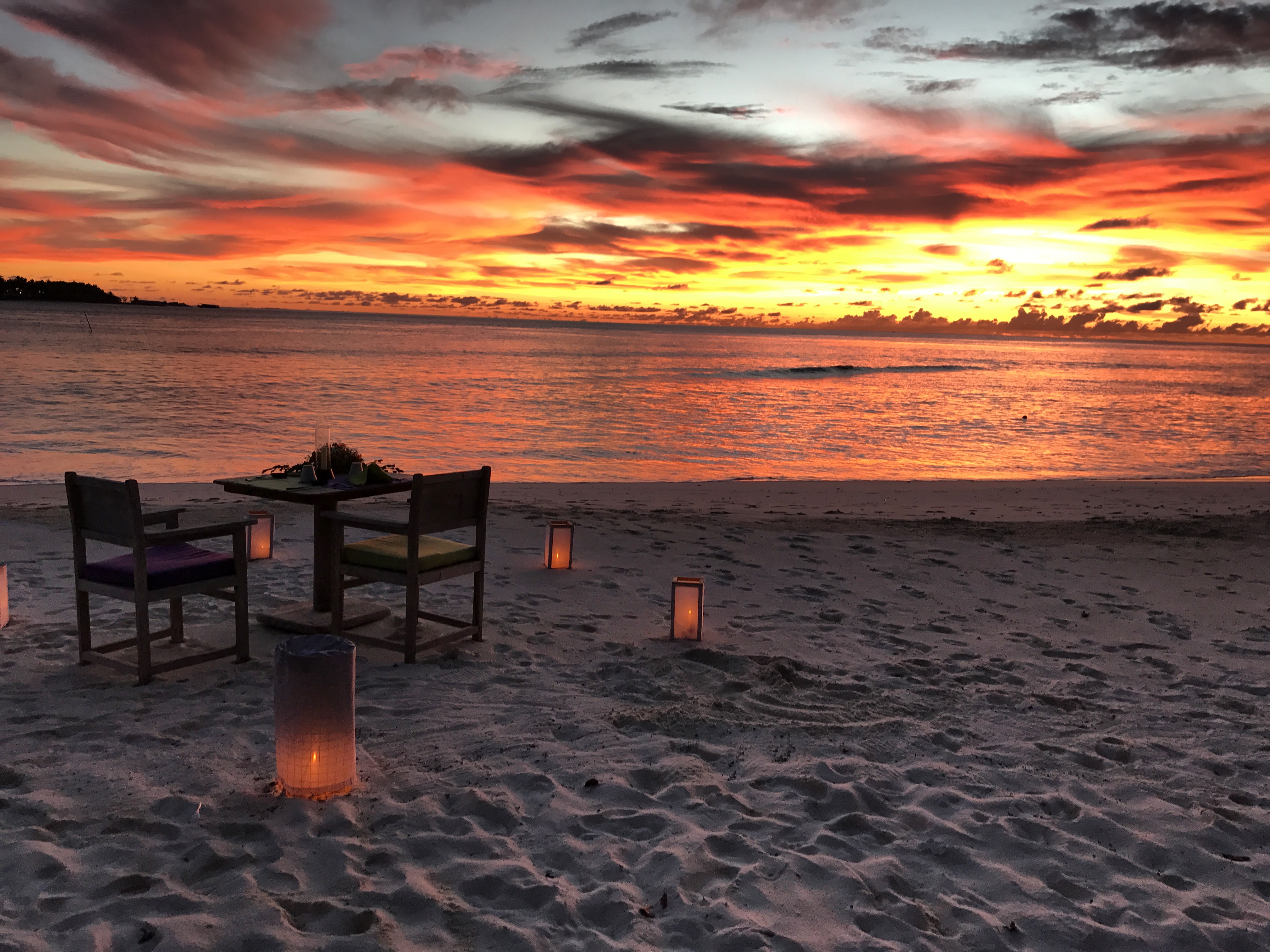 Maldives Islands: Soneva Fushi Hotel sunset beach