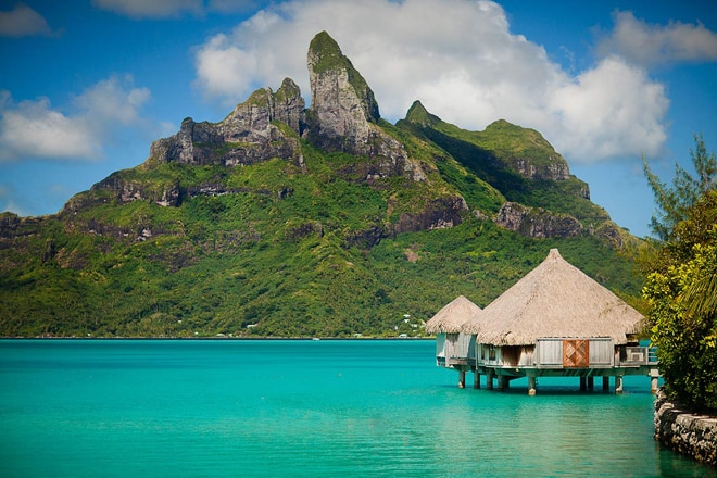 overwater-bungalow-tahiti