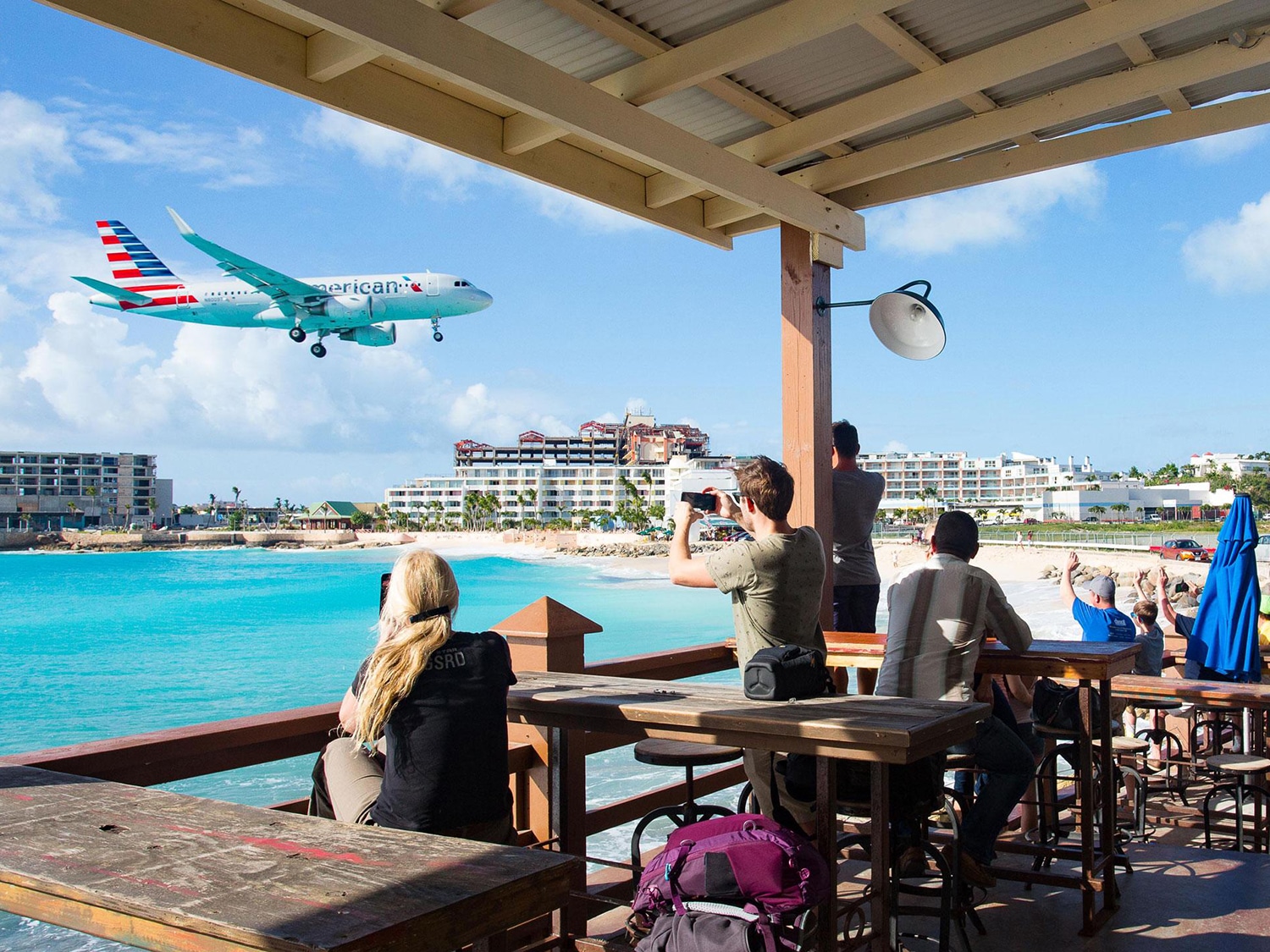 plane landing on St. Martin