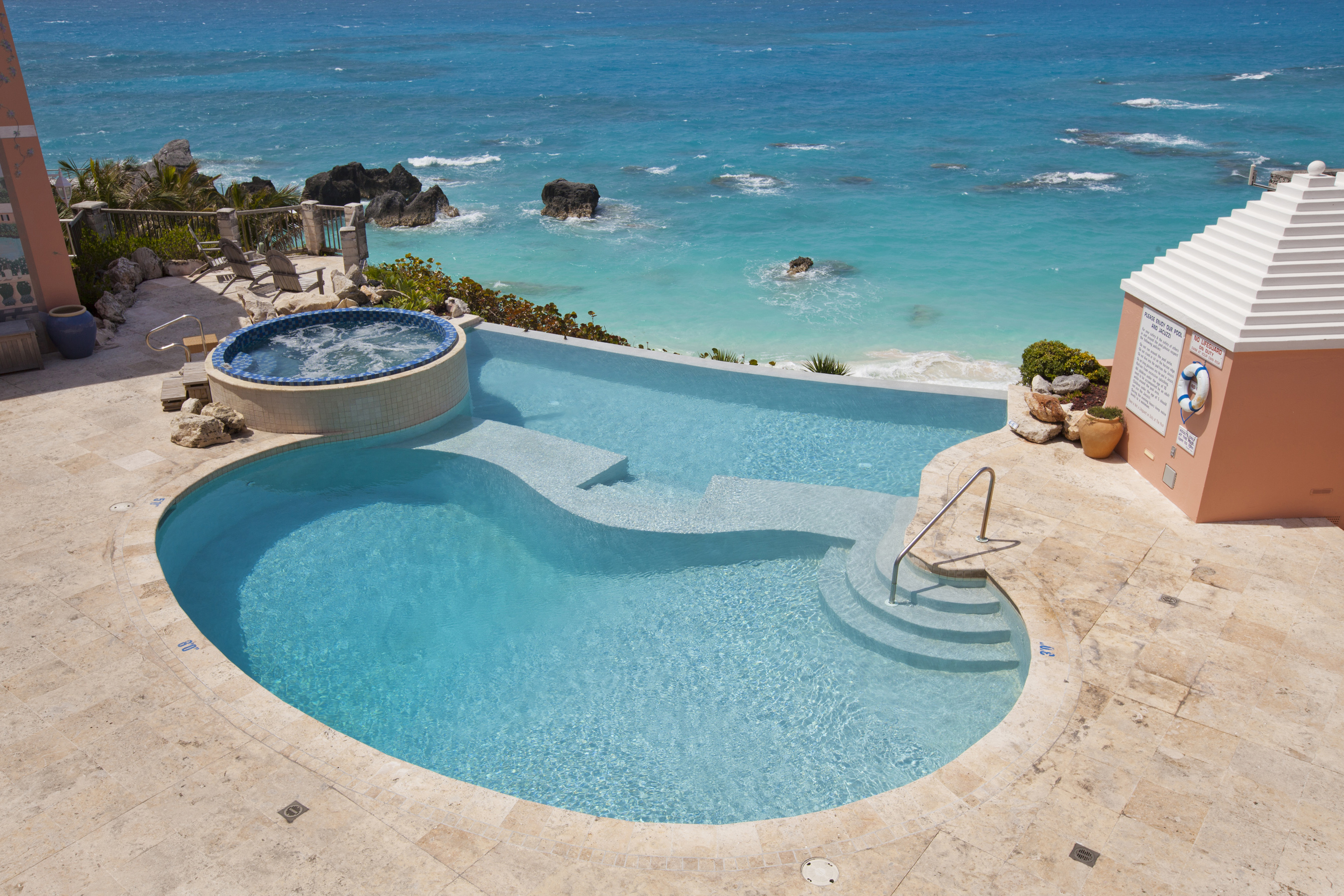 Resorts Boasting an Infinity Pool with a View