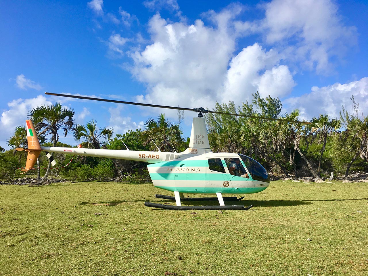 Private Island Resort: Miavana helicopter