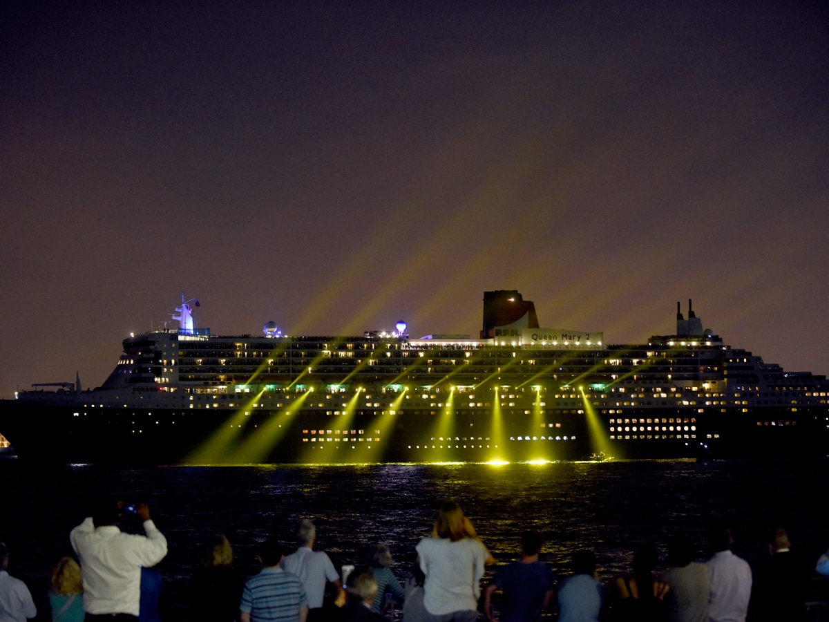 Queen Mary 2 Cunard Light Show New York