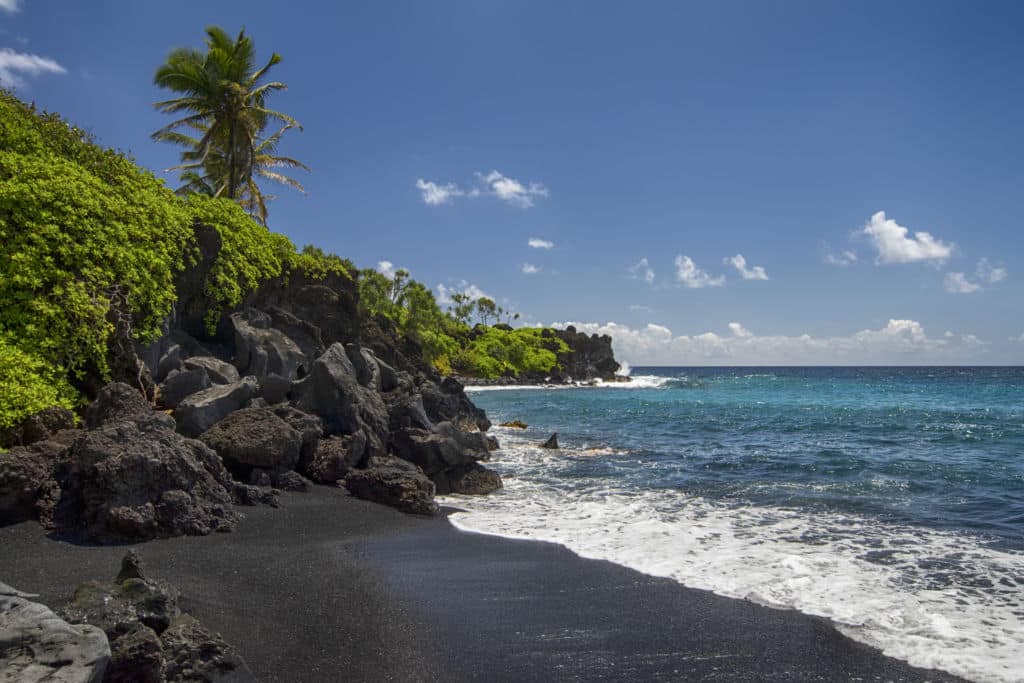 Black Sand Beach: Pailoa Beach - Maui, Hawaii