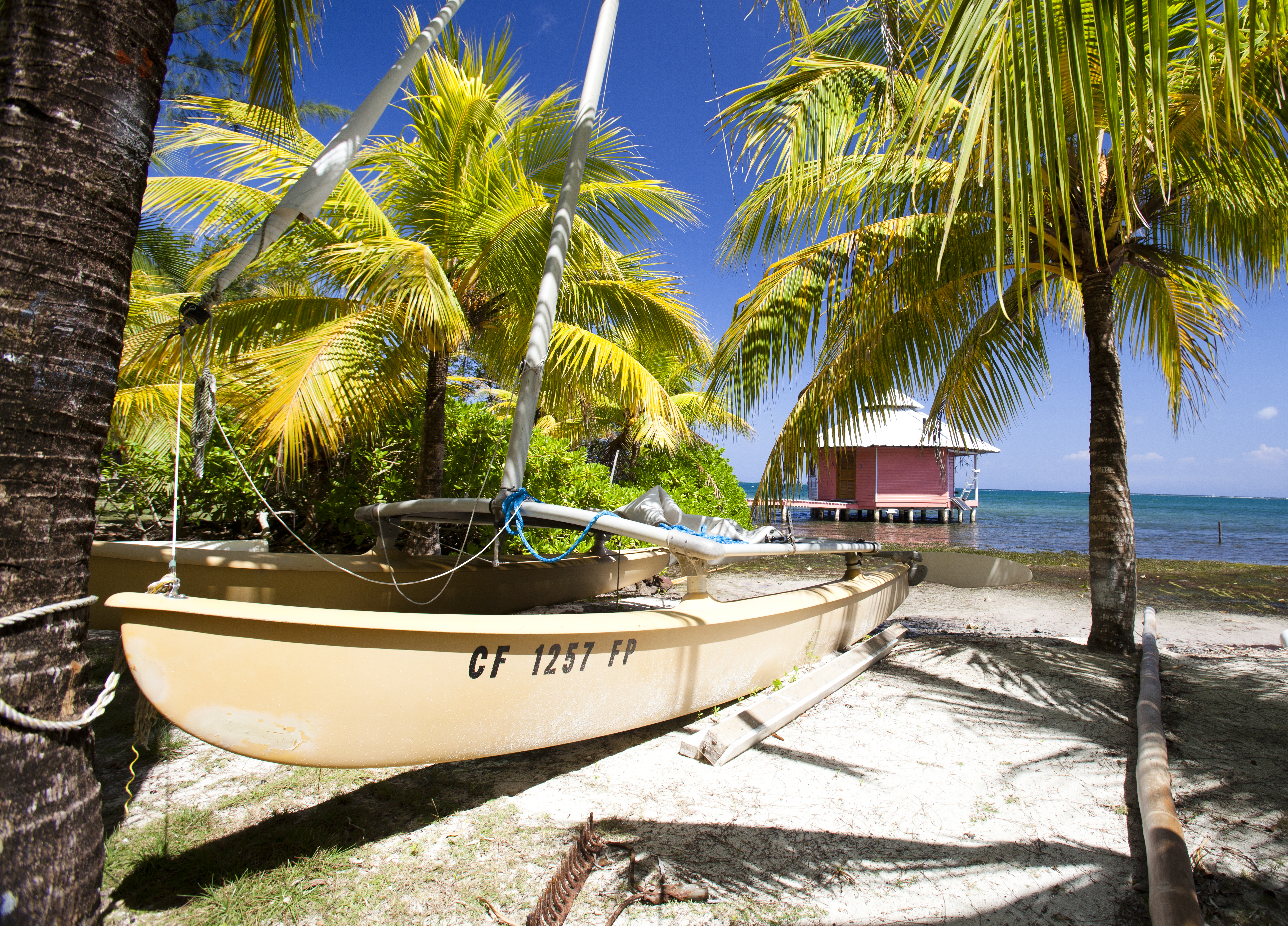 Best Islands to Retire On: Roatan