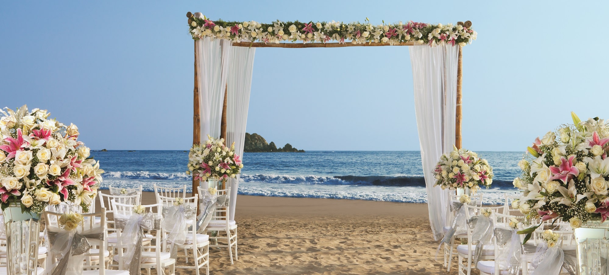 Are you thinking of a destination wedding? Use this checklist to plan, prepare, and make your bridal dreams come true.