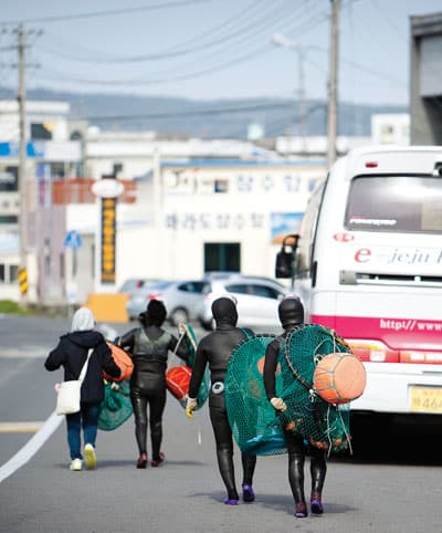 the-women-divers-of-jeju.jpg