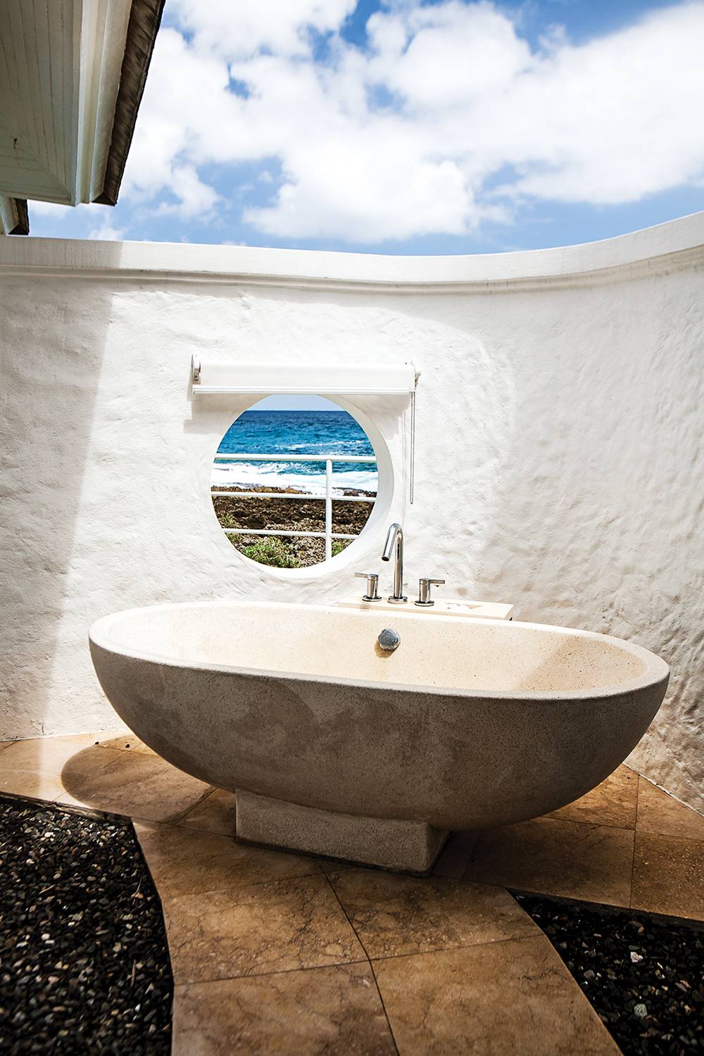 outdoor bathtub