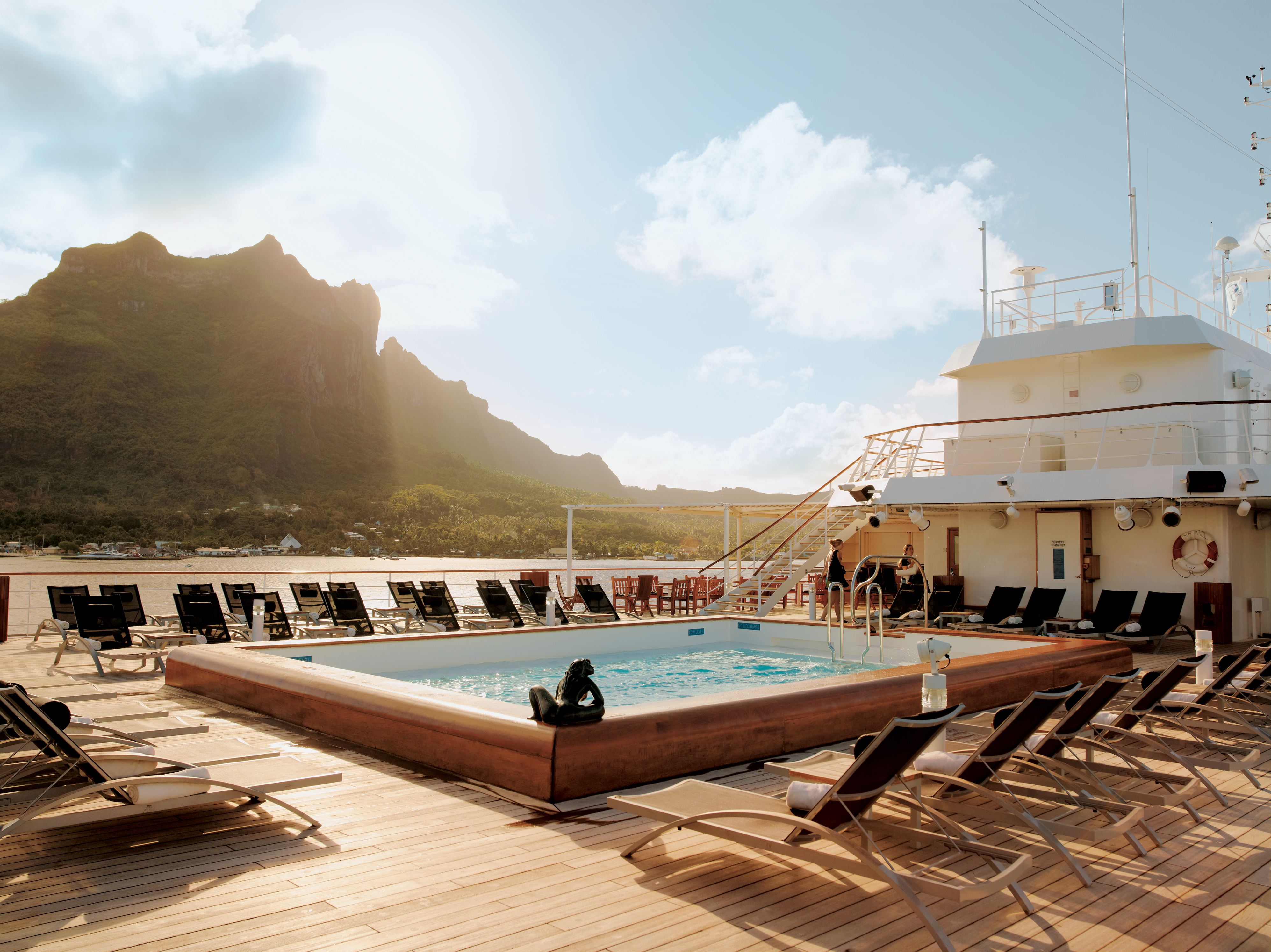 m/s Paul Gauguin: Pool and water activities