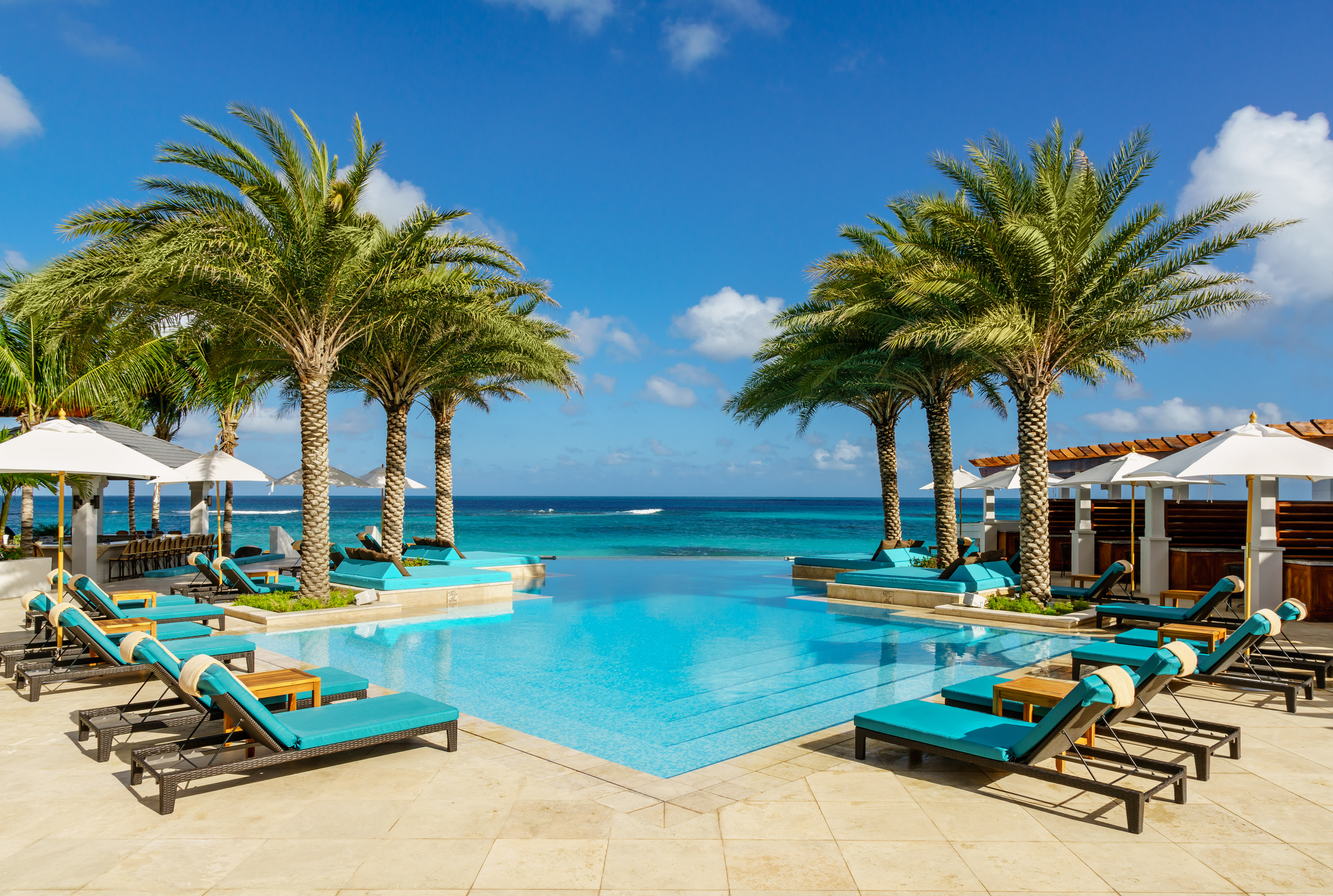 Resorts Boasting an Infinity Pool with a View