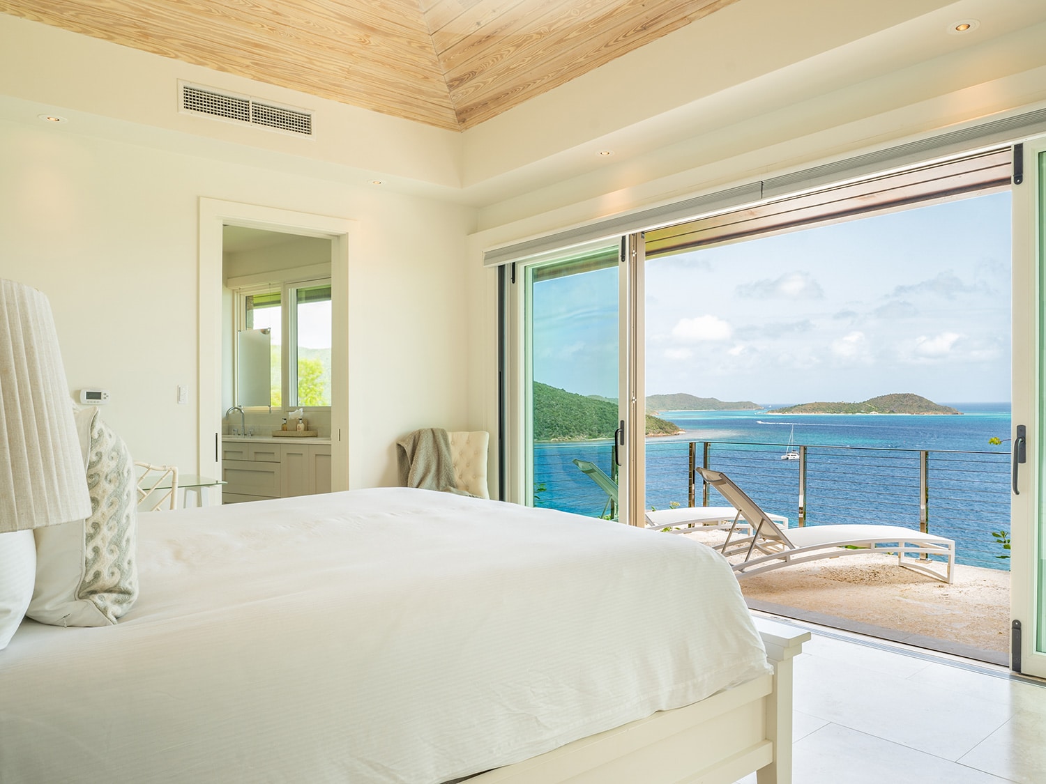 reef house bedroom