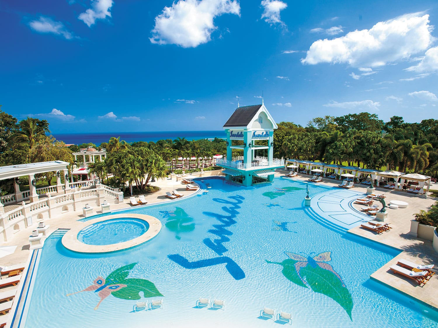 The spacious pool at Sandals Ochi all-inclusive