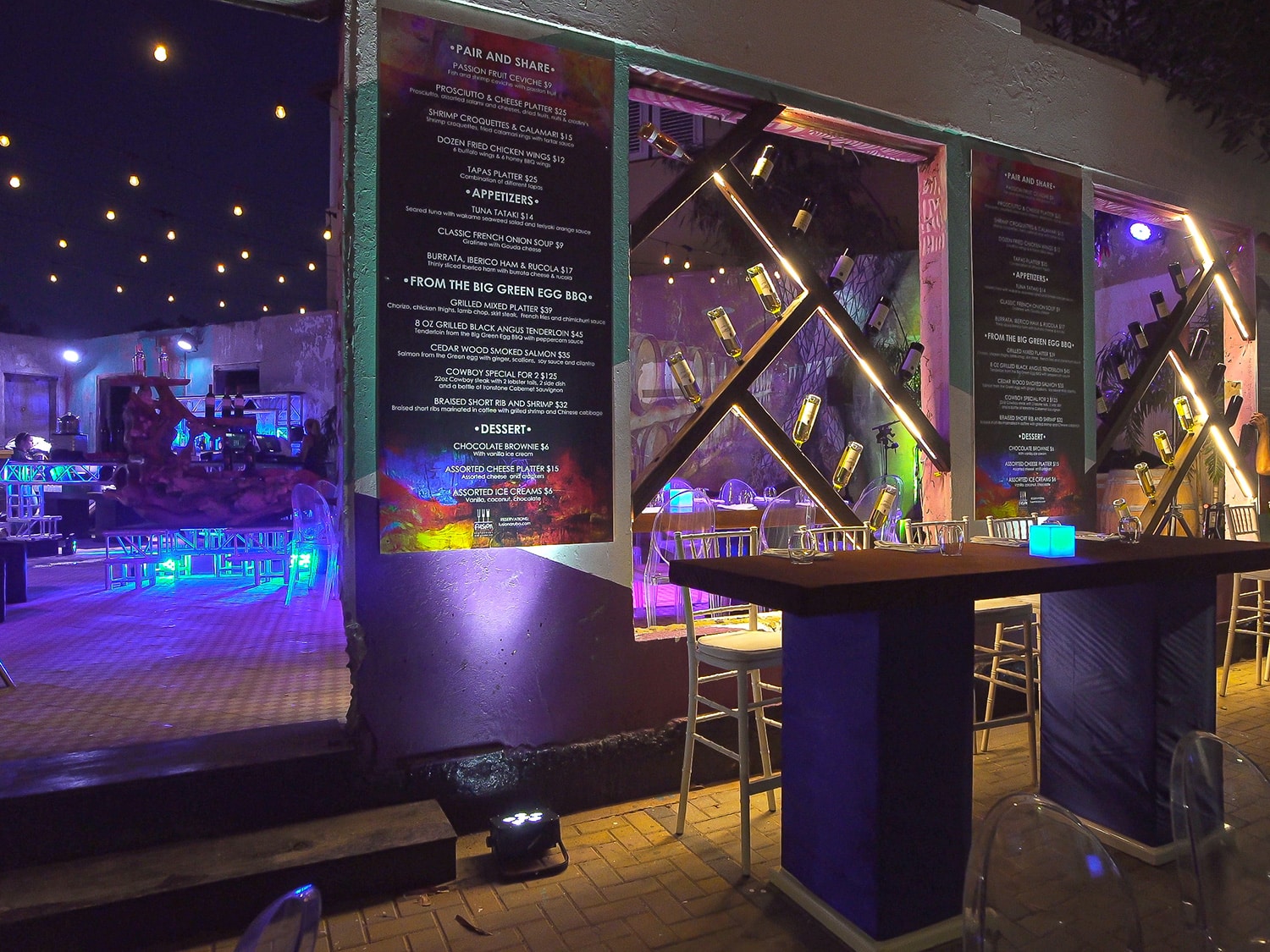 The outdoor dining experience in downtown San Nicolas, Aruba, on the first night of the 2022 Aruba Art Festival and Fusion Pop-up Restaurant.