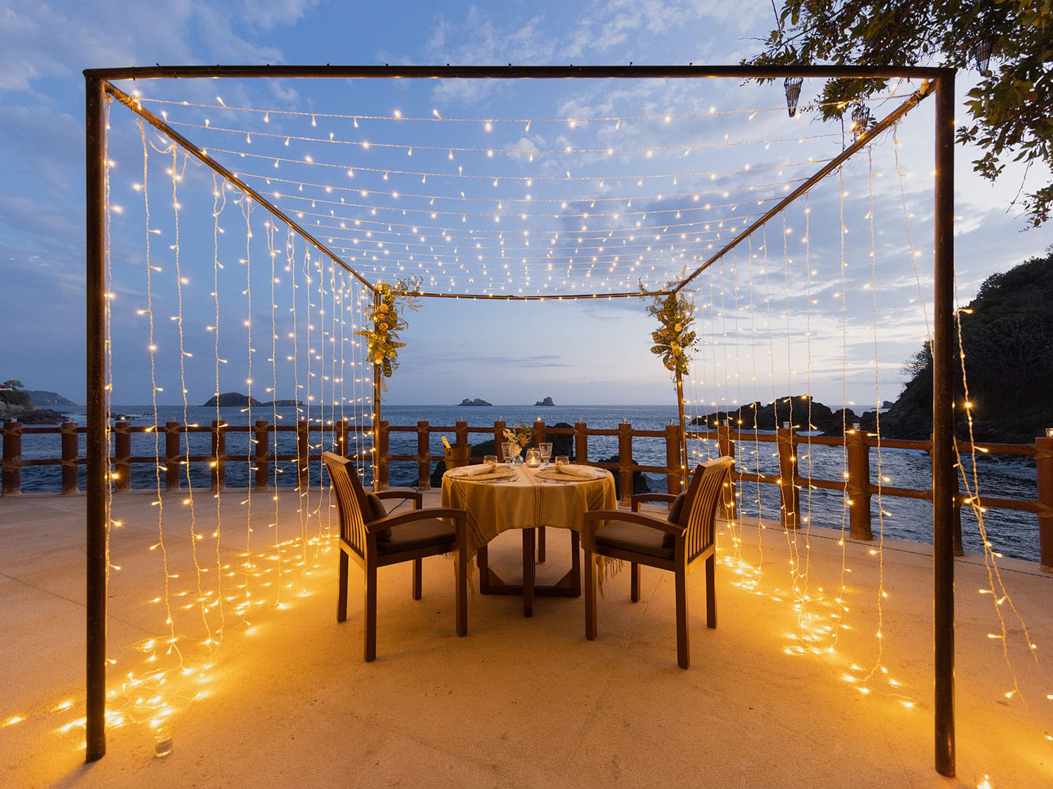 The romantic dining setting for couples at Cala de Mar Resort and Spa in Mexico.